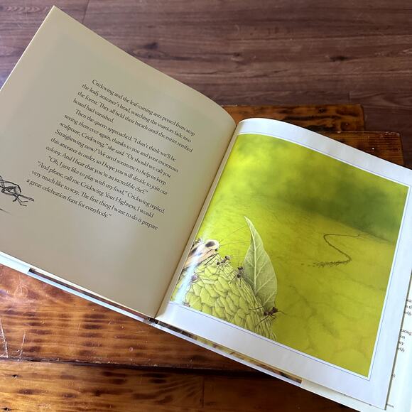 Vintage 2000 Crickwing Paperback Book - Picture 5 of 8